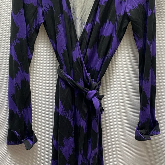 Diane Von Furstenberg vintage signature jersey silk wrap dress! A classic! - Picture 2 of 4
